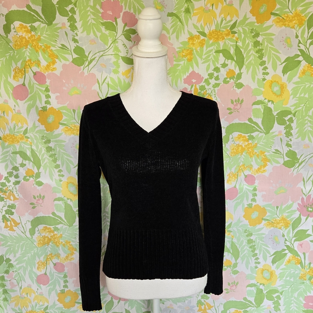 Chenille V-Neck Black Cropped Sweater